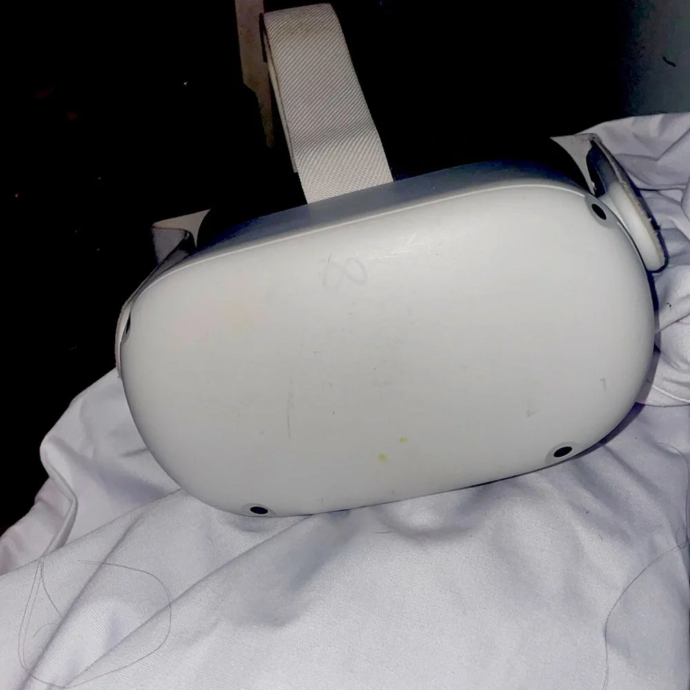 I’m selling a oculus with the the charger it has only been used 3 times